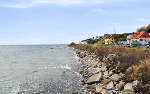 Selinda - 250M from the Sea: Meubilair, Hout, Interieur Ontwerp, Flooring, Verdieping, Stoel, Kamer, Plafond, Woonkamer, Appartement
