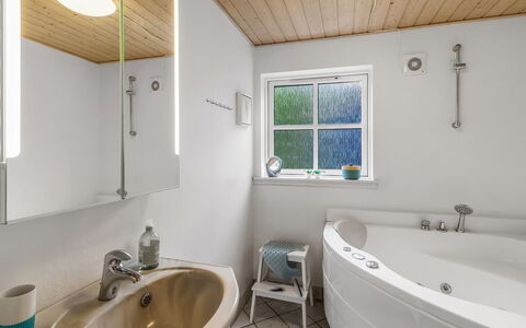 Tomassine: Loodgieterswerkinrichting, Interieur Ontwerp, Flooring, Badkamer, Plafond, Hout, Verdieping, Kraan, Bad, Loodgieter
