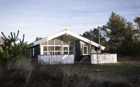 Ljuben - 1.1Km from the Sea: Meubilair, Hout, Interieur Ontwerp, Flooring, Verdieping, Stoel, Kamer, Plafond, Woonkamer, Appartement