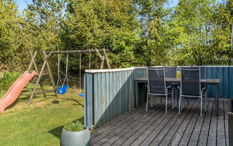 Josef - 1.2Km from the Sea: Hout, Land Lot, Dek, Houten Vloer, Hardwood, Plank, Tuin, Samengesteld Materiaal, Schaduw, Beits