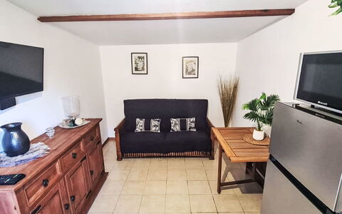 Calcatoggio 600: Meubilair, Flooring, Hout, Interieur Ontwerp, Verdieping, Bankstel, Kamer, Woonkamer, Huis, Fotolijst