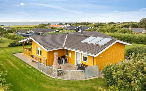 Elnur - 200M to the Fjord: Verblijf, Backyard, Werf, Garden Gebouwen, Schuur, Siding, Buitenmeubels, Blokhut, Outdoor Structuur, Keet