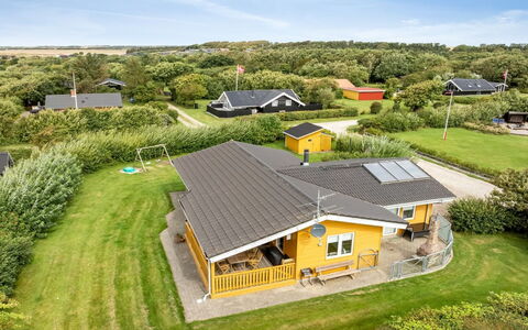 Elnur - 200M to the Fjord: Verblijf, Backyard, Werf, Garden Gebouwen, Schuur, Siding, Buitenmeubels, Blokhut, Outdoor Structuur, Keet