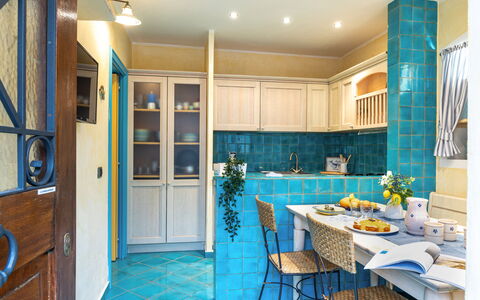 Suite la Torre: Interieur Ontwerp, Flooring, Meubilair, Keuken, Verdieping, Countertop, Plafond, Kamer, Verlichting, Cabinetry