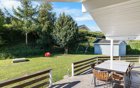 Sybil - 350M from the Sea: Dak, Huis, Deur, Verblijf, Schaduw, Siding, Werf, Landgoed, Backyard