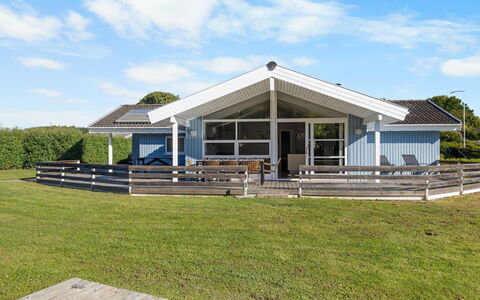 Sybil - 350M from the Sea: Dak, Huis, Deur, Verblijf, Schaduw, Siding, Werf, Landgoed, Backyard