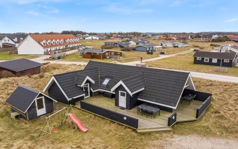 Launo - 300M from the Sea: Dak, Huis, Huis, Verblijf, Siding, Ontwerp, Plank, Schuur, Timmerhout