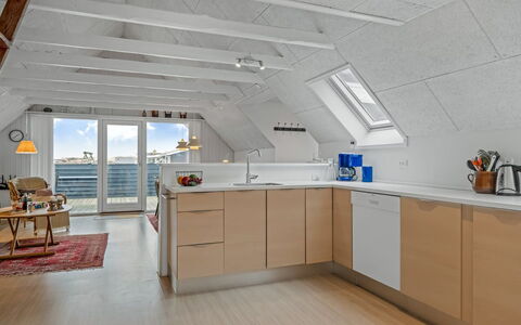 Launo - 300M from the Sea: Flooring, Hout, Verdieping, Keuken, Countertop, Plafond, Interieur Ontwerp, Meubilair, Cabinetry, Houten Vloer