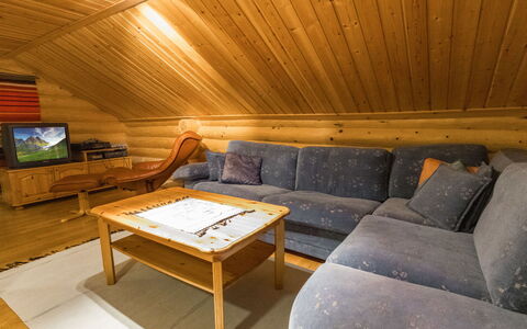 Salvostie 13, Hetta: Hout, Plafond, Interieur Ontwerp, Flooring, Verdieping, Meubilair, Huis, Kamer, Woonkamer, Bankstel
