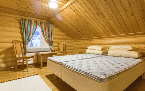 Salvostie 13, Hetta: Hout, Flooring, Verdieping, Interieur Ontwerp, Slaapkamer, Plafond, Houten Vloer, Bed, Laken, Huis
