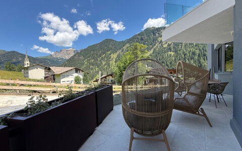 Domus Canazei: Bergketen, Vallei, Stoel, Balkon, Alpen, Ridge, Buitenmeubels, Eco Hotel, Bergdorp