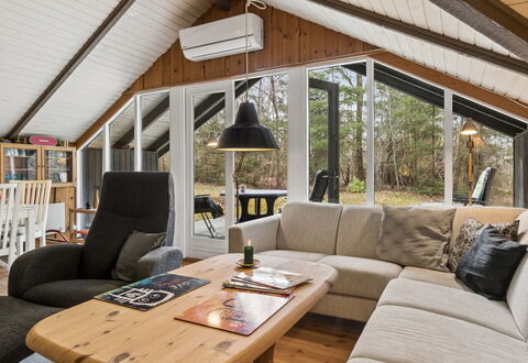 Elfrede - 900M from the Sea: Hout, Interieur Ontwerp, Plafond, Bankstel, Huis, Meubilair, Woonkamer, Verdieping, Kamer