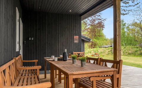 Felippa - from the Sea: Gras, Hout, Landelijk Gebied, Struik, Verblijf, Dak, Plain, Land Lot, Huis, Groundcover