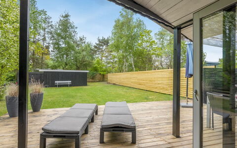Irma - 300M from the Sea: Dak, Huis, Huis, Verblijf, Deur, Siding, Landgoed, Gazon, Werf, Veranda