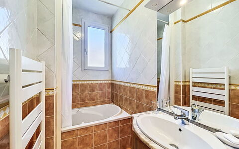 Ty Bottez: Flooring, Verdieping, Interieur Ontwerp, Plafond, Loodgieterswerkinrichting, Kamer, Badkamer, Tegel, Loodgieter, Beits