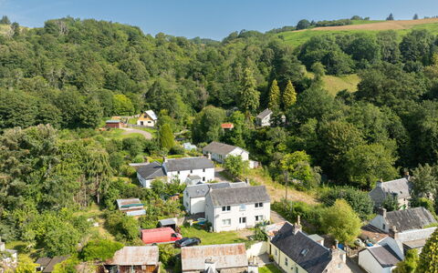 Strone Cottage: Boom, Huis, Woongebied, Landschap, Landelijk Gebied, Dak, Huis, Dorp, Verblijf