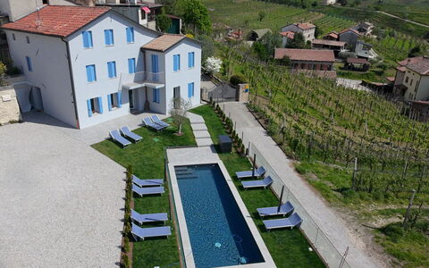 Villa Valdobbiadene Pool Spa: Zwembad, Buitenmeubels, Ligstoel, Vrije Tijd, Landgoed, Stoel, Villa, Hotel, Paraplu, Badplaats