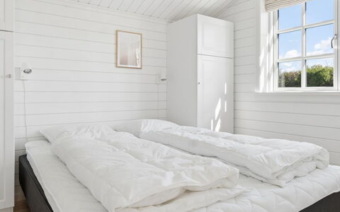 Aria - 310M from the Sea: Hout, Slaapkamer, Plank, Hardwood, Bedding, Bed, Bed Frame, Linens, Houten Vloer, Laken