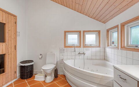 Hollie - 75M from the Sea: Flooring, Interieur Ontwerp, Hout, Plafond, Verdieping, Loodgieterswerkinrichting, Kamer, Huis, Loodgieter, Badkamer