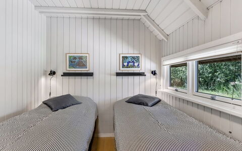 Albertina - 900M from the Sea: Slaapkamer, Hout, Interieur Ontwerp, Plafond, Bed, Verdieping, Flooring, Bedding, Laken, Huis