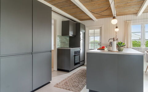 Bjarni - 180M from the Sea: Zwembad, Toevlucht, Schaduw, Landgoed, Condominium, Hotel, Landscaping, Hacienda, Villa