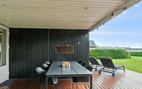 Bjarni - 180M from the Sea: Dak, Huis, Huis, Verblijf, Siding, Landgoed, Oprit, Garden Gebouwen, Werf, Schuur