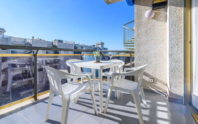 Cambrils Park B 71.1: Zwembad, Toevlucht, Schaduw, Landgoed, Condominium, Hotel, Landscaping, Hacienda, Villa
