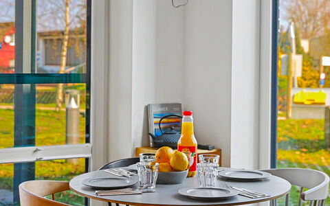 Apartment am See: Meubilair, Interieur Ontwerp, Stoel, Hout, Tafel, Flooring, Keuken En Eettafel, Eetkamer, Verlichting, Lichte Inrichting