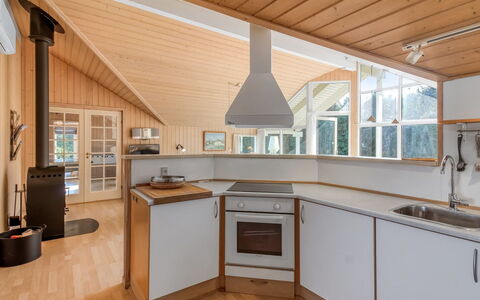 Tonje - 600M from the Sea: Meubilair, Hout, Interieur Ontwerp, Flooring, Verdieping, Stoel, Kamer, Plafond, Woonkamer, Appartement
