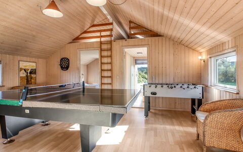 Tonje - 600M from the Sea: Meubilair, Hout, Interieur Ontwerp, Flooring, Verdieping, Stoel, Kamer, Plafond, Woonkamer, Appartement