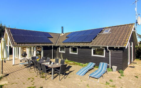 Tonje - 600M from the Sea: Meubilair, Hout, Interieur Ontwerp, Flooring, Verdieping, Stoel, Kamer, Plafond, Woonkamer, Appartement