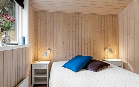 Peadda - 300M from the Sea: Interieur Ontwerp, Meubilair, Hout, Flooring, Slaapkamer, Plafond, Verdieping, Bed, Kamer, Verlichting