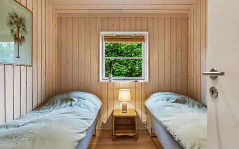 Galatia - 1.4Km from the Sea: Slaapkamer, Flooring, Hout, Verdieping, Interieur Ontwerp, Bed, Plafond, Meubilair, Laken, Bedding