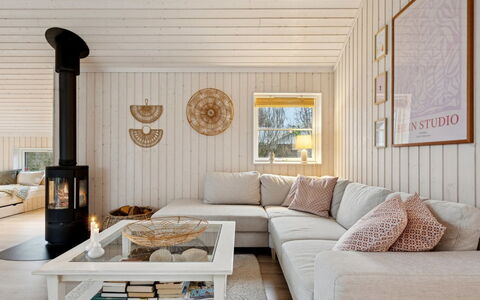 Galatia - 1.4Km from the Sea: Hout, Interieur Ontwerp, Flooring, Bankstel, Woonkamer, Verdieping, Meubilair, Huis, Plafond