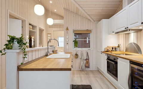 Galatia - 1.4Km from the Sea: Keuken, Interieur Ontwerp, Countertop, Flooring, Hout, Lichte Inrichting, Meubilair, Plafond, Toestel Van De Keuken, Verdieping