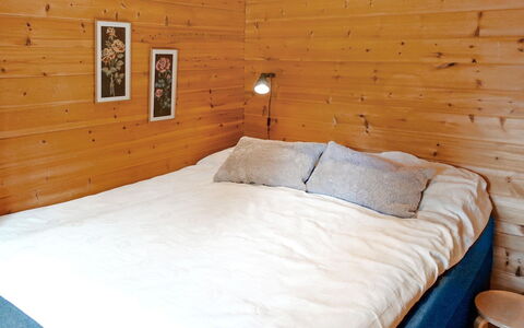 Luongasloma 3: Muur, Flooring, Hout, Verdieping, Slaapkamer, Interieur Ontwerp, Bed, Kamer, Laken, Plafond