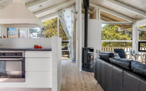 Erle - 990M from the Sea: Interieur Ontwerp, Flooring, Hout, Plafond, Meubilair, Verdieping, Kamer, Houten Vloer, Huis, Keuken