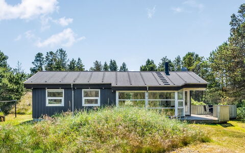Erle - 990M from the Sea: Blauw, Struik, Verblijf, Groundcover, Tuin, Landgoed, Schaduw, Landscaping, Boerderij, Eco Hotel