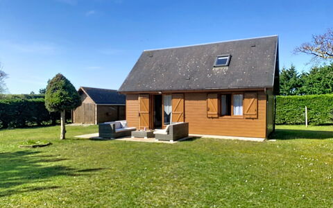 Le Chalet: Dak, Verblijf, Huis, Gazon, Garden Gebouwen, Boerderij, Tuin, Schuur, Werf, Siding