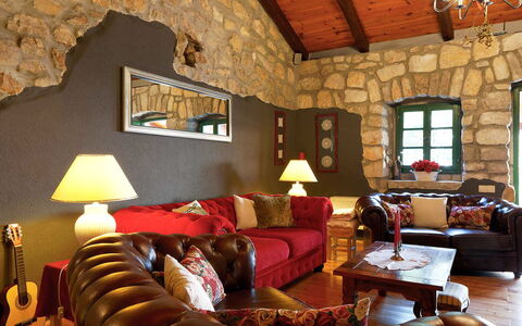 Villa Erta: Meubilair, Interieur Ontwerp, Plafond, Flooring, Kamer, Bankstel, Verdieping, Verlichting, Woonkamer, Huis