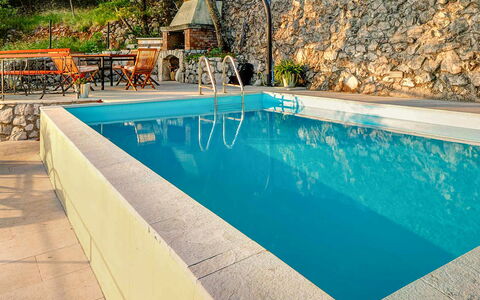 Villa Erta: Zwembad, Toevlucht, Samengesteld Materiaal, Vrije Tijd, Buitenmeubels, Waterpartij, Eco Hotel, Flagstone, Stoel, Tegel