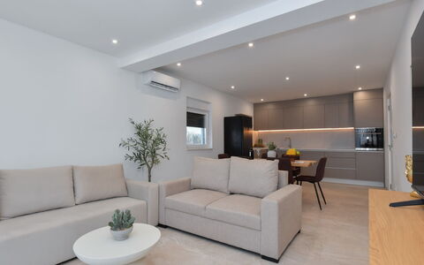 Ivy: Meubilair, Interieur Ontwerp, Bankstel, Flooring, Verdieping, Muur, Tafel, Woonkamer, Plafond, Hout