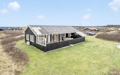 Alvia - 250M from the Sea: Meubilair, Hout, Interieur Ontwerp, Flooring, Verdieping, Stoel, Kamer, Plafond, Woonkamer, Appartement