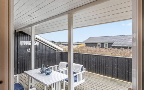Alvia - 250M from the Sea: Meubilair, Hout, Interieur Ontwerp, Flooring, Verdieping, Stoel, Kamer, Plafond, Woonkamer, Appartement