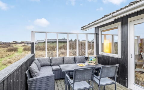 Alvia - 250M from the Sea: Meubilair, Hout, Interieur Ontwerp, Flooring, Verdieping, Stoel, Kamer, Plafond, Woonkamer, Appartement