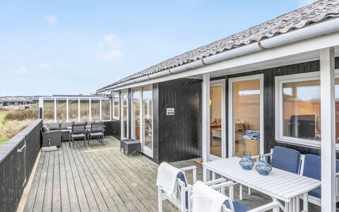 Alvia - 250M from the Sea: Meubilair, Hout, Interieur Ontwerp, Flooring, Verdieping, Stoel, Kamer, Plafond, Woonkamer, Appartement