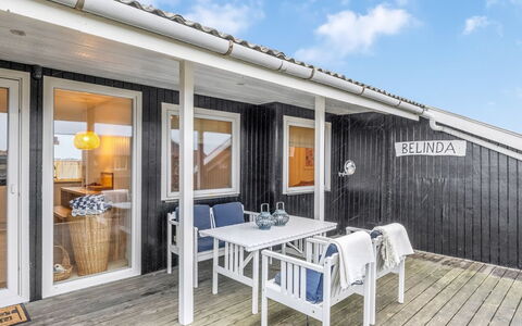 Alvia - 250M from the Sea: Meubilair, Hout, Interieur Ontwerp, Flooring, Verdieping, Stoel, Kamer, Plafond, Woonkamer, Appartement