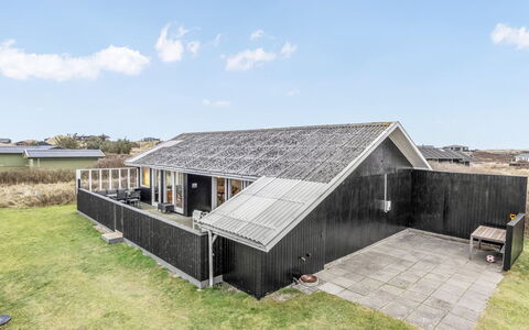 Alvia - 250M from the Sea: Meubilair, Hout, Interieur Ontwerp, Flooring, Verdieping, Stoel, Kamer, Plafond, Woonkamer, Appartement