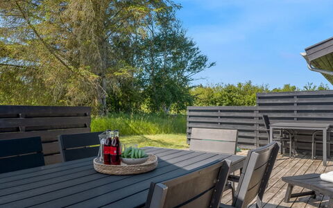 Thorulf - 450M from the Sea: Gebouw, Huis, Venster, Huis, Dak, Woongebied, Struik, Verblijf, Land Lot