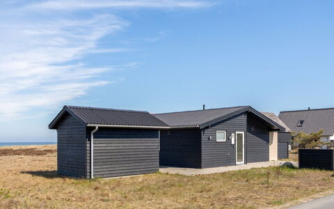 Edy - 75M from the Sea: Meubilair, Hout, Interieur Ontwerp, Flooring, Verdieping, Stoel, Kamer, Plafond, Woonkamer, Appartement